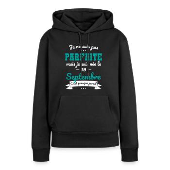 Anniversaire - Pas parfaite mais née 19 Septembre - Sweat à capuche Premium bio Femme - noir - Devant - Julia (174cm)