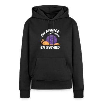 En avance c'est aussi en retard - Sweat à capuche Premium bio Femme - noir - Devant - Julia (174cm)