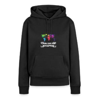 TRAVELING: Challenge Accepted - Frauen Premium Bio Hoodie - Schwarz - Vorne - Julia (174cm)