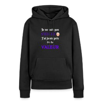 Je ne suis pas vieille - Sweat à capuche Premium bio Femme - noir - Devant - Julia (174cm)