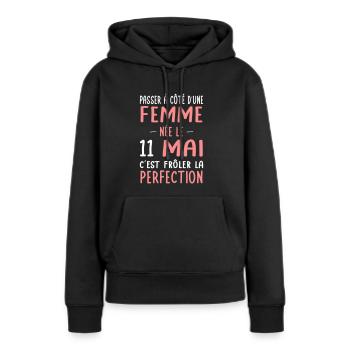 Anniversaire - Née le 11 Mai Frôler perfection - Sweat à capuche Premium bio Femme - noir - Devant - Julia (174cm)