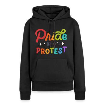 La fierté est une protestation - Sweat à capuche Premium bio Femme - noir - Devant - Julia (174cm)