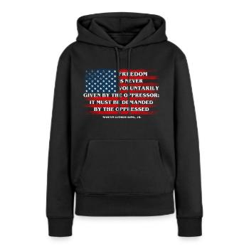 La liberté doit être exigée Citation de MLK - Sweat à capuche Premium bio Femme - noir - Devant - Julia (174cm)