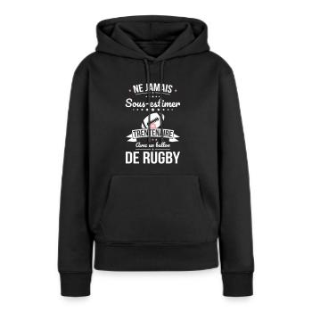 Sous-estimer une trentenaire avec ballon de rugby - Sweat à capuche Premium bio Femme - noir - Devant - Julia (174cm)