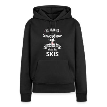 Sous-estimer une quinquagénaire avec des skis - Sweat à capuche Premium bio Femme - noir - Devant - Julia (174cm)