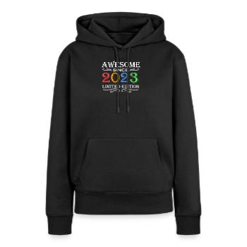 2023 - Millésime 2023 - Fantastique depuis 2023 - Sweat à capuche Premium bio Femme - noir - Devant - Julia (174cm)