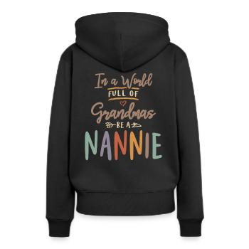 Dans un monde plein de mamies, soyez une nounou - Grand-mère - Sweat à capuche Premium bio Femme - noir - Dos - Julia (174cm)