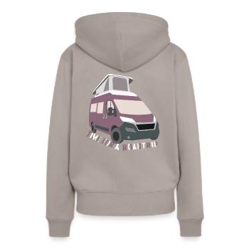 Roadtrip Time - Frauen Premium Bio Hoodie - Taupe - Hinten - Julia (174cm)