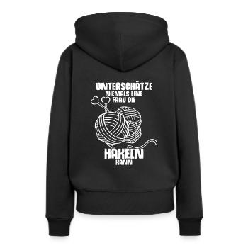 Unterschätze Niemals eine Frau Die Häkeln Kann Spr - Frauen Premium Bio Hoodie - Schwarz - Hinten - Julia (174cm)