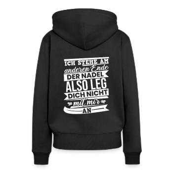 Ich Stehe Am Anderen Ende Der Nadel Also Leg Dich - Frauen Premium Bio Hoodie - Schwarz - Hinten - Julia (174cm)