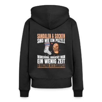 Sandalen & Socken sind wie ein Puzzle Spruch - Frauen Premium Bio Hoodie - Schwarz - Hinten - Julia (174cm)