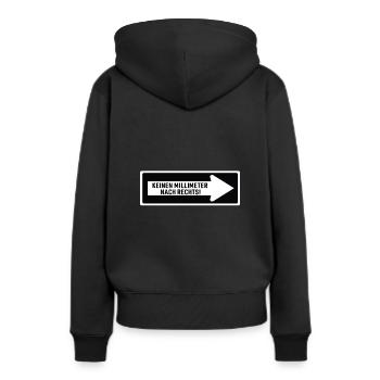 Keinen Millimeter nach Rechts! Demo Shirt - Frauen Premium Bio Hoodie - Schwarz - Hinten - Julia (174cm)