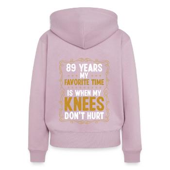 89 Idée Drôle de blessure au genou Chirurgie de l’année Humour - Sweat à capuche zippé Premium bio Femme - rose poudré - Dos - Julia (174cm)