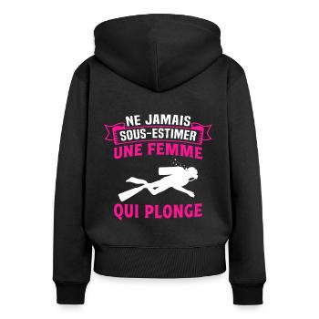 ne jamais sous estimer une Femme Qui Plonge - Sweat à capuche zippé Premium bio Femme - noir - Dos - Julia (174cm)