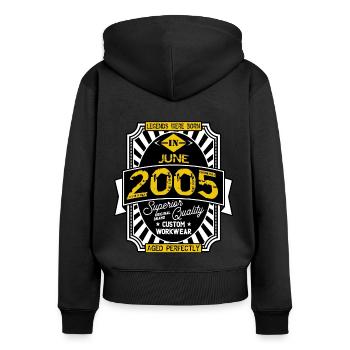 2005 JUNI - Frauen Premium Bio Zip Hoodie - Schwarz - Hinten - Julia (174cm)