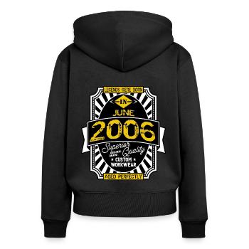 2006 JUNI - Frauen Premium Bio Zip Hoodie - Schwarz - Hinten - Julia (174cm)