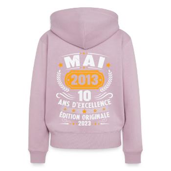 Cadeau D'anniversaire 10 Ans Mai 2013 Vintage - Sweat à capuche zippé Premium bio Femme - rose poudré - Dos - Julia (174cm)