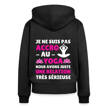 tee shirt yoga accro au yoga humour femme cadeau - Sweat à capuche zippé Premium bio Femme - noir - Dos - Julia (174cm)
