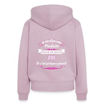je ne suis pas Parfaite Zoe - Sweat à capuche zippé Premium bio Femme - rose poudré - Dos - Julia (174cm)