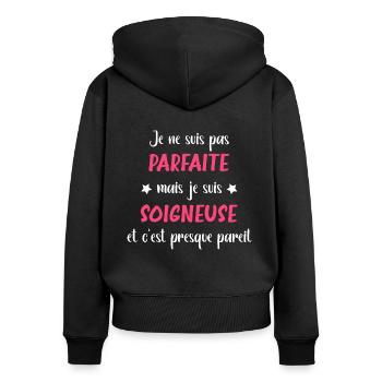 Parfaite Soigneuse - Sweat à capuche zippé Premium bio Femme - noir - Dos - Julia (174cm)