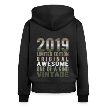 Edition limitée depuis 2019 Anniversaire Millésime 2019 - Sweat à capuche zippé Premium bio Femme - noir - Dos - Julia (174cm)