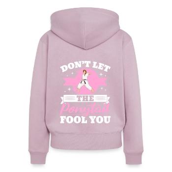 Lass dich nicht vom Pferdeschwanz täuschen MMA Taekwondo Girl - Frauen Premium Bio Zip Hoodie - Altrosa - Hinten - Julia (174cm)