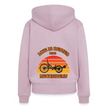 LA VIE EST PLUS BELLE SUR UN TRICYCLE COUCHÉ - Sweat à capuche zippé Premium bio Femme - rose poudré - Dos - Julia (174cm)