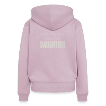 Le cadeau de papa ne peut pas me faire peur d'avoir trois filles - Sweat à capuche zippé Premium bio Femme - rose poudré - Dos - Julia (174cm)