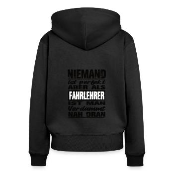 Fahrlehrer - Frauen Premium Bio Zip Hoodie - Schwarz - Hinten - Julia (174cm)