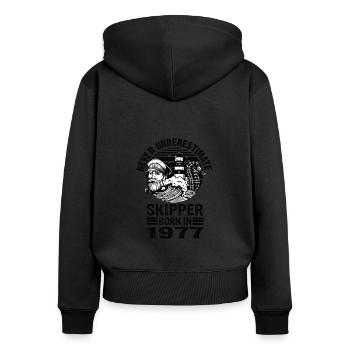 Never Underestimate Skipper né en 1977 - Sweat à capuche zippé Premium bio Femme - noir - Dos - Julia (174cm)