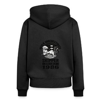 Never Underestimate Skipper born in 1986 - Frauen Premium Bio Zip Hoodie - Schwarz - Hinten - Julia (174cm)