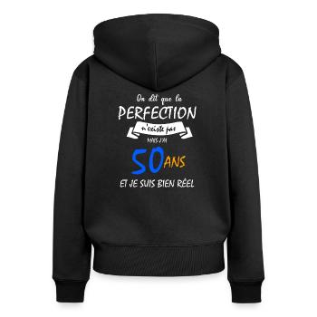 J'ai 50 ans et je suis bien réel - Sweat à capuche zippé Premium bio Femme - noir - Dos - Julia (174cm)