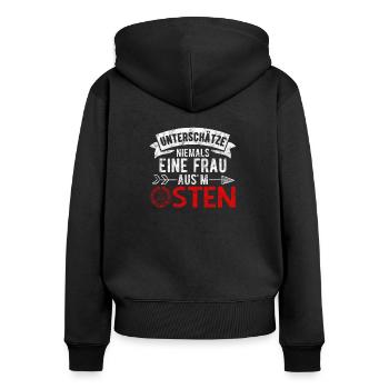 Unterschätze niemals eine Frau aus'm Osten DDR - Frauen Premium Bio Zip Hoodie - Schwarz - Hinten - Julia (174cm)