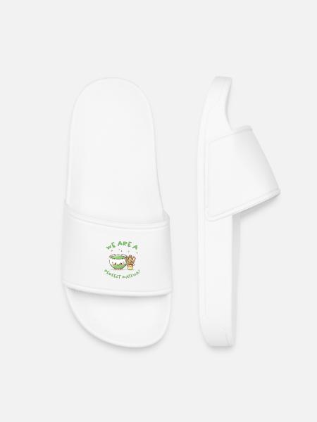 Perfekter Matcha Moment - Kinder Badelatschen - Weiß