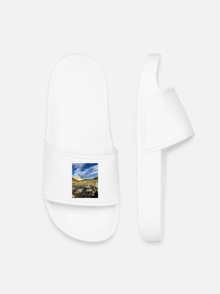 Alpenhütte vor Berglandschaft - Kinder Badelatschen - Weiß