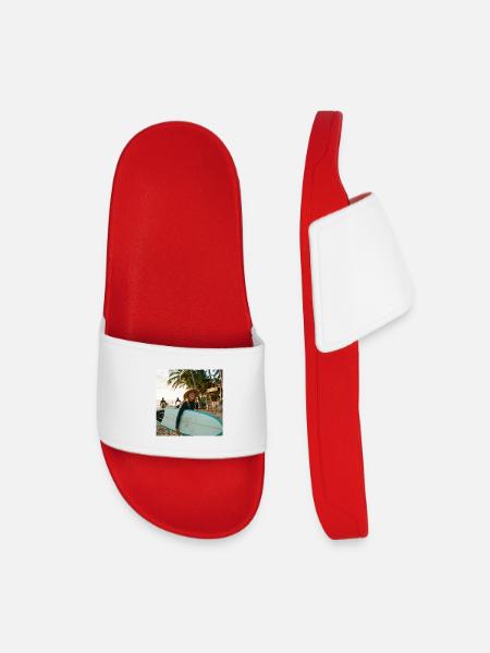 Beach surfer with surfboard - Kids’ Pool Sliders - red