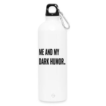 ME AND MY DARK HUMOR. - Trinkflasche mit Karabiner 750 ml - Weiß - Vorne