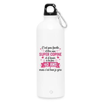 40 Jahre Geschenkidee Humor Geburtstags-Freundin - Trinkflasche mit Karabiner 750 ml - Weiß - Vorne