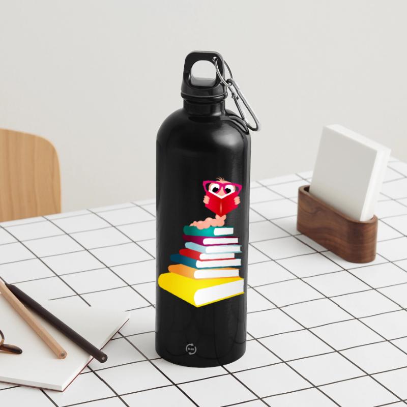 Knowledge-thirsty bookworm while reading a book Water Bottle with carabiner 750 ml