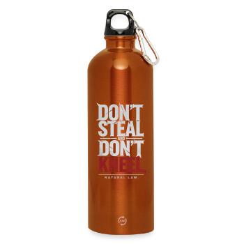 Nicht stehlen, nicht knien | Aussage zum Naturgesetz - Trinkflasche mit Karabiner 750 ml - Orange - Vorne