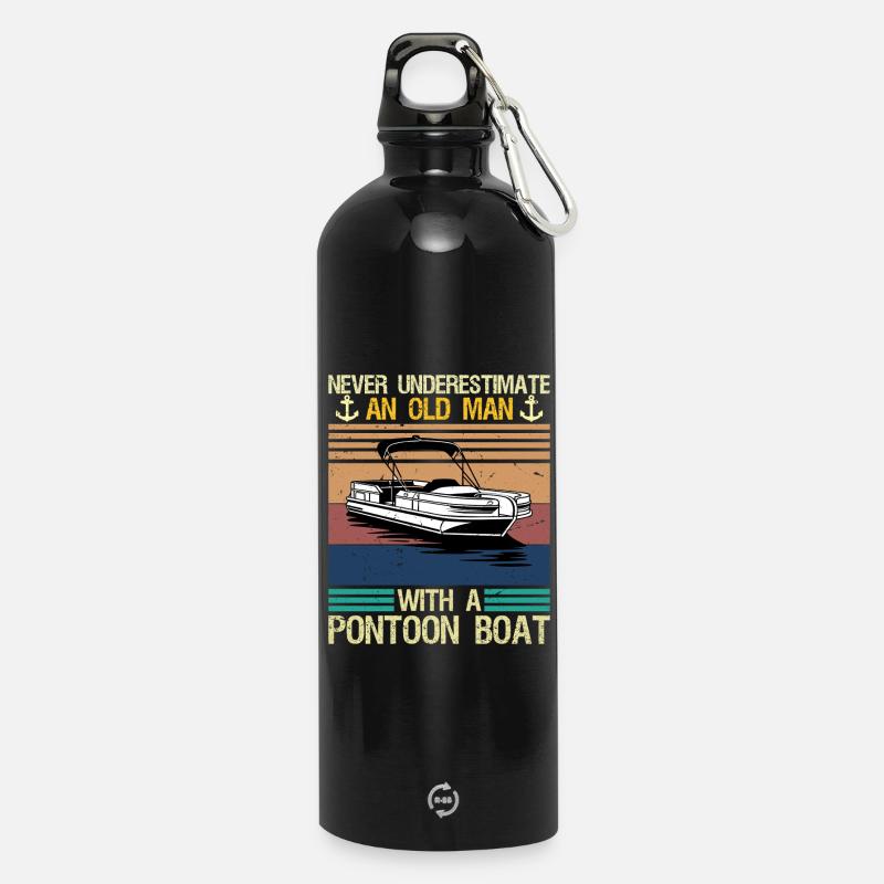 Never Underestimate An Old Man With Pontoon Boat - Trinkflasche mit Karabiner 750 ml - Schwarz