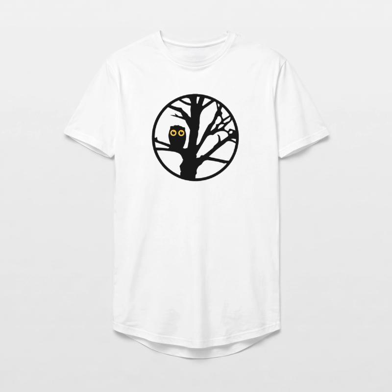 Eine Eule sitzt auf einem Baum Long Fit Männer T-Shirt
