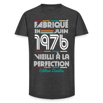 Anniversaire 50 ans - Fabriqué en Juin 1976 - T-shirt coupe longue homme - charbon - Devant - AI Model Male 185 light (185cm)