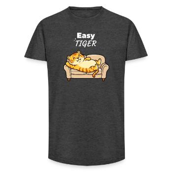 Easy Tiger entspannt auf Sofa niedliches Cartoon-Design - Long Fit Männer T-Shirt - Anthrazit - Vorne - AI Model Male 185 light (185cm)