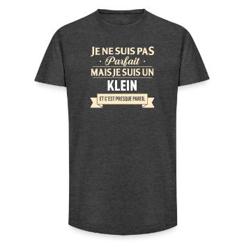 Je Ne Suis Pas Parfait Mais Je Suis Un Klein Et... - T-shirt coupe longue homme - charbon - Devant - AI Model Male 185 light (185cm)