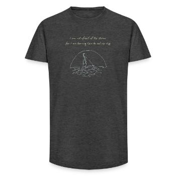 I am not afraid of the storms (mit Segelboot) - Long Fit Männer T-Shirt - Anthrazit - Vorne - AI Model Male 185 light (185cm)