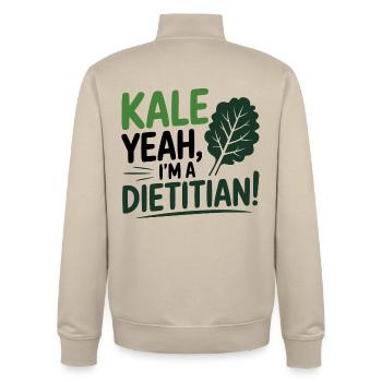 KALE YEAH, ICH BIN ERNÄHRUNGSBERATERIN Ernährungsexpertin - Unisex Organic Zip Sweatshirt von Stanley/Stella - Cremebeige - Hinten - AI Model Male 185 dark (185cm)