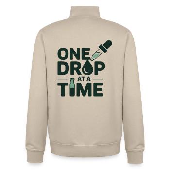 Homöopathie Tropfen für Tropfen Professionelle Ausrüstung - Unisex Organic Zip Sweatshirt von Stanley/Stella - Cremebeige - Hinten - AI Model Male 185 dark (185cm)