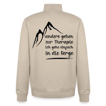 Ich gehe nicht zur Therapie ich gehe in die Berge - Unisex Organic Zip Sweatshirt von Stanley/Stella - Cremebeige - Hinten - AI Model Male 185 dark (185cm)