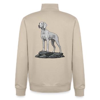 Weimaraner Hund auf Felsenporträt - Unisex Organic Zip Sweatshirt von Stanley/Stella - Cremebeige - Hinten - AI Model Male 185 dark (185cm)